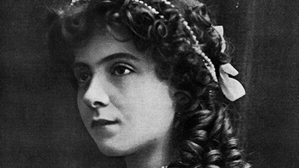 Fig. 6: Catalina Bárcena en <em>El drama de los venenos</em>, de Victorien Sardou. Fotógrafo: James. Portada de la revista <em>El Teatro</em>, n. 12 (enero 1910).