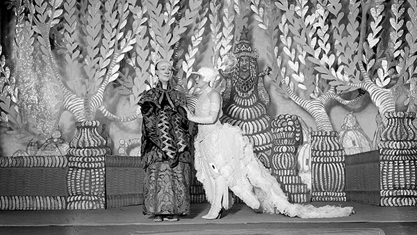 Fig. 14: <em>El pavo real</em>, de Eduardo Marquina, por el Teatro de Arte. Teatro Eslava de Madrid, 1922. (Fuente: Archivo CDAEM).