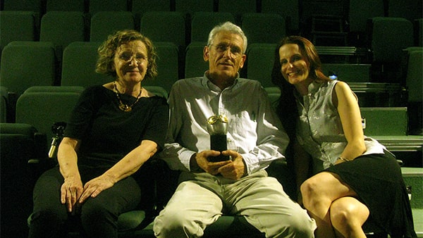 Fig. 35: Celebración del Premio Max por <em>Duet for One</em> en mayo de 2015. De izquierda a derecha, Teresa Valentín, Juan Pastor y María Pastor.
