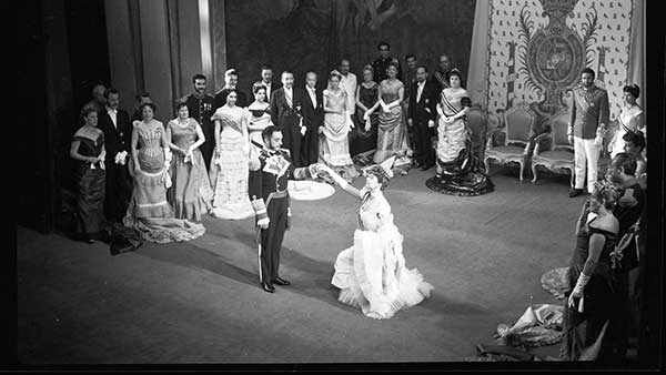 Fig. 24: Dónde vas triste de ti, de Juan Ignacio Luca de Tena (Teatro Goya, Madrid, 1959). Fotógrafo: Gyenes. (Archivo CDAEM).