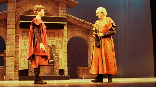 Fig. 28: Las mocedades del Cid, de Guillén de Castro (Teatro Español, Madrid, 1990). Fotógrafa: Pilar Cembrero. (Archivo CDAEM).