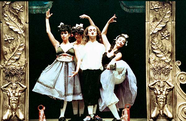 Fig. 1: El burgués gentilhombre, de Molière, por Morboria Teatro (Teatro Municipal de Almagro, 1995). Fotógrafo: Chicho. Fuente: CDAEM.