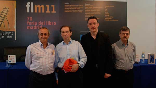 Fig. 3: Presentación de libros RESAD-Fundamentos en la Feria del libro del Retiro de Madrid de 2011: Rafael López de Andújar, Juan Serraller, Ángel Martínez Roger y Enrique Gallud Jardiel.