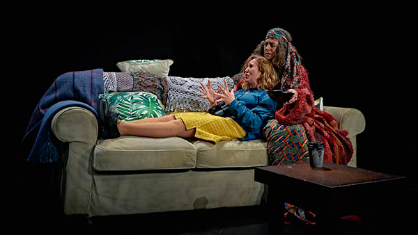 Fig. 4: Los dramáticos orígenes de las galaxias espirales, de Denise Despeyroux. Fotógrafo: MarcosGpunto. (Teatro María Guerrero, 2016). (Fuente: Archivo CDAEM).