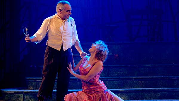 Fig. 4: Paradís. (Festival Temporada Alta, Girona, 2005). Fotógrafo: David Ruano. (Archivo CDAEM).