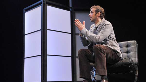 Fig. 13: El crédito. (Teatro Maravillas, Madrid, 2013). Fotógrafo: Domi Alonso. (Archivo CDAEM).