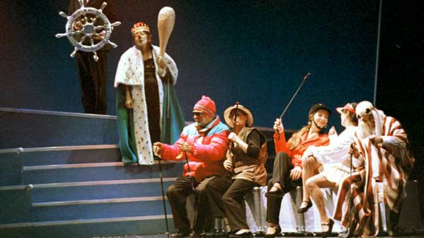 Fig. 22: Castañuela 90. El desmadre nacional, por Tábano (Teatro de La Latina, 1996). Fotógrafo: Chicho. (Fuente: Archivo CDAEM).
