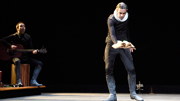 Fig. 4: Cervantina, de Ron Lalá Teatro (Teatro de la Comedia, 2016). Fotógrafo: Daniel Alonso. (Fuente: Archivo CDAEM).