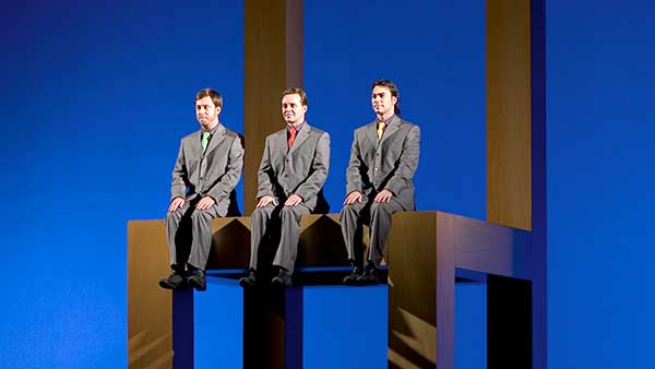 Fig. 13: Sit, de Tricicle (Teatro Nuevo Apolo, 2002). (Fuente: Revista Digital de la Escena, 2002).