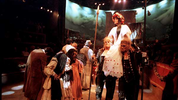 Fig. 8: Pelo de tormenta, de Francisco Nieva. (Teatro María Guerrero, Madrid, 1997). Fotógrafo: Chicho. (Archivo CDAEM).