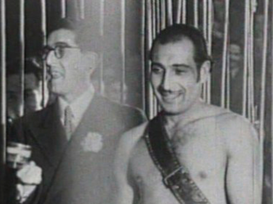 Fig. 10: Alfredo Marqueríe y Santiago Córdoba en la jaula de los leones del Circo Americano. (Procedencia: CDAEM).