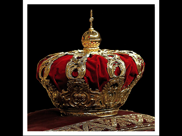 Todo por la corona, de Ignacio Amestoy.