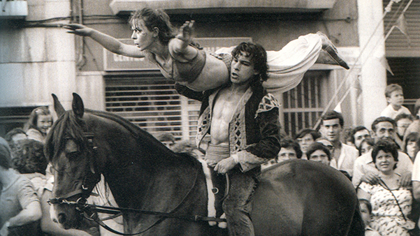 Fig. 3: Número ecuestre del Circ Perillós (Fira de Circ al carrer, La Bisbal d’Empordà, 1984). Procedencia: Archivo Jordi Jané.