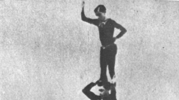 Fig. 8: La legendaria columna a tres al trote (troupe Frediani, Nouveau Cirque, París, 1900). Procedencia: Archivo Jordi Jané.