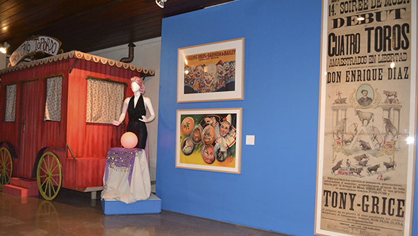 Fig. 37: Imagen de la exposición Imaginando el Circo. El Circo en las colecciones estatales. (Procedencia: Museo Nacional del Teatro).