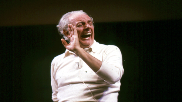 Fig. 2: Dario Fo en Misterio bufo. Procedencia: CDAEM.