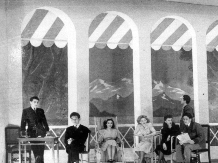 La censura franquista del teatro de cámara y el teatro aficionado