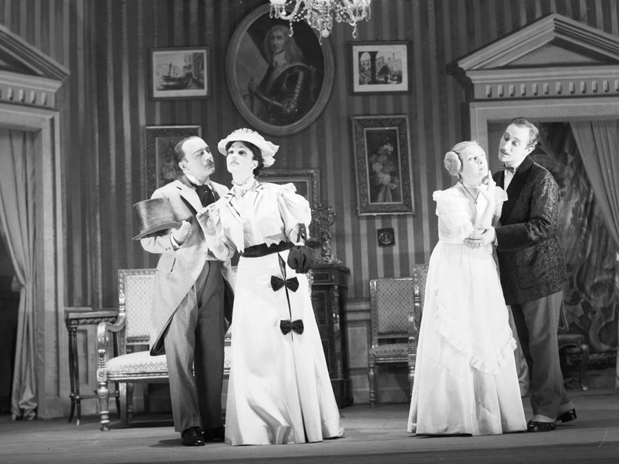 El teatro extranjero en España, 1975-2025. Panorama desde el CDAEM.