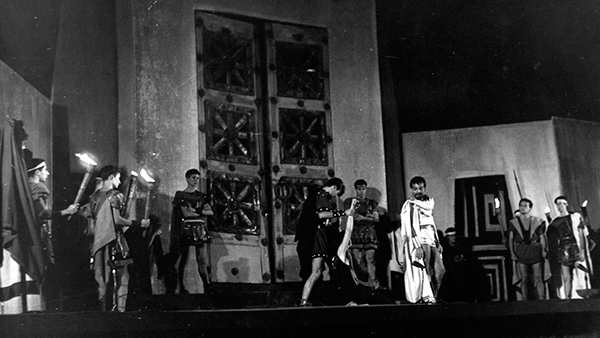 Fig 9: Medea, por el Teatro de Cámara de Barcelona, dirigido por Rafael Richart (1954). Fotógrafo: Luz (CDAEM).