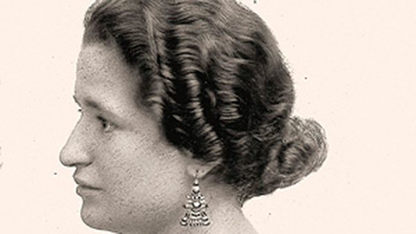 Fig. 1: Carmen Conde. (Cartagena, 1924). Foto de Haro Hermanos.