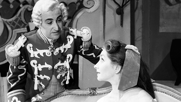 Fig. 15: Catalina no es formal. Teatro María Guerrero, 1958. Fotógrafo: Gyenes. (CDAEM).