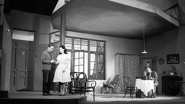 Fig. 16: La boda de la chica. Teatro María Guerrero, 1960. Fotógrafo: Gyenes. (CDAEM).