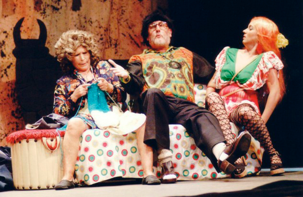 5. Las niñas de San Ildefonso. El grupo Sa Boira Teatre llevando a escena Las niñas de San Ildefonso (2002), de Carmen Resino. Foto: Archivo personal de Bernat Pujol.