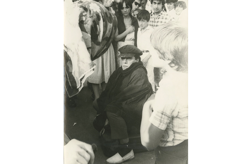 José Luis Raymond en actuación con Intervalo Teatro Estudio de Bilbao, 1985. Foto procedente del archivo personal de Raymond.