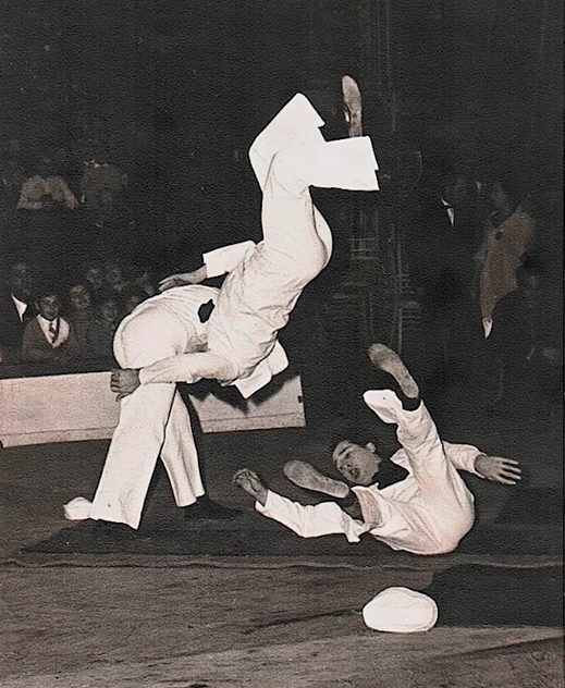 Ángel, Enrique y Alfonso Bendicho, trapecistas y payasos.