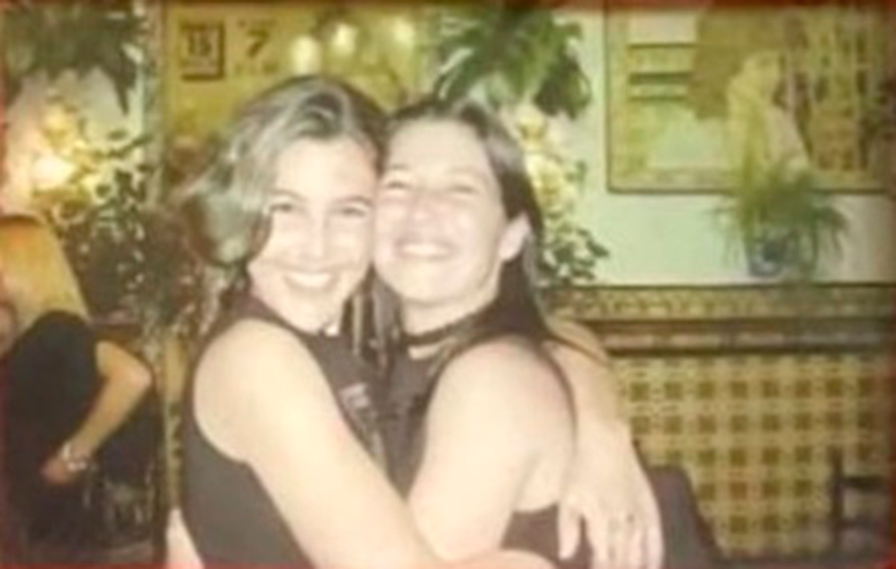 Con su hermana Triqui.