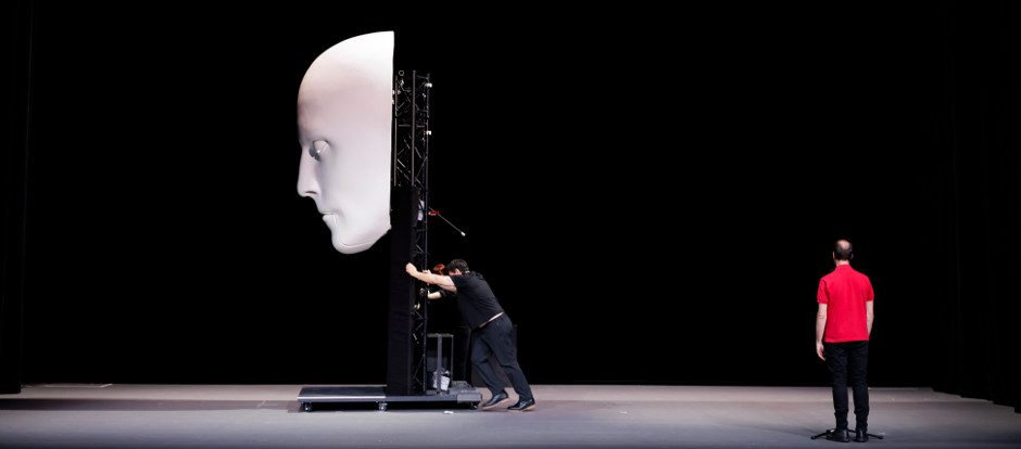El Conde de Torrefiel llega con LEXIKON al Centro Dramático Nacional para provocar una experiencia sensorial en torno a la palabra