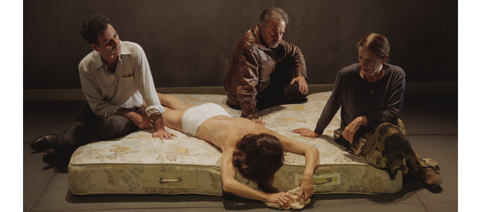 La actriz y directora italiana Daria Deflorian presenta en Madrid La vegetariana, la adaptación teatral de la novela de Han Kang, galardonada con el Premio Nobel de Literatura