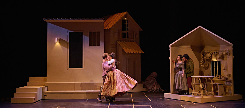 La Compañía Nacional de Teatro Clásico estrena ‘El escondido y la tapada’, con la que debuta la nueva promoción de jóvenes intérpretes