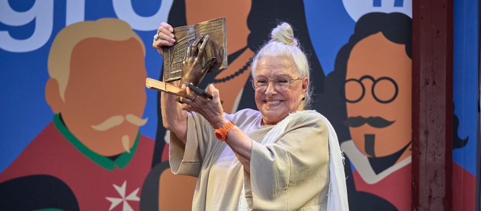 Lola Herrera recibe en Almagro el Premio Lorenzo Luzuriaga por su compromiso social con la cultura